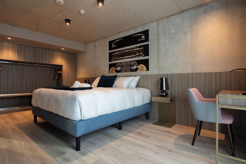 Deluxe, Suite, 1 King and 2 Queen Beds, Pool Access، Ki Space Hotel & Spa 2/3