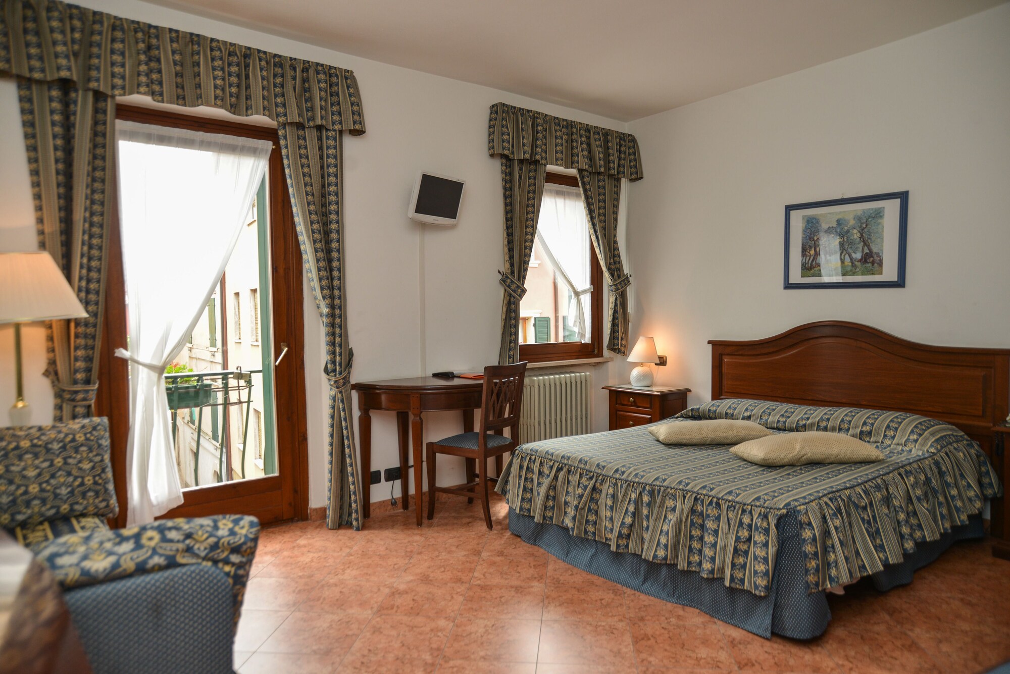 CITY, QUEEN BED