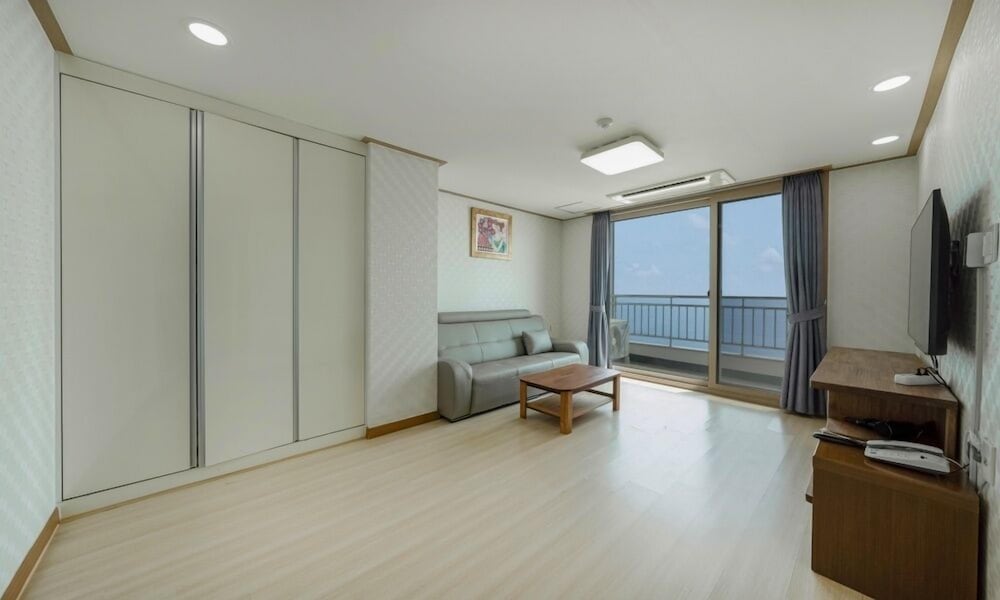 Mud Beach Hotel 40/57