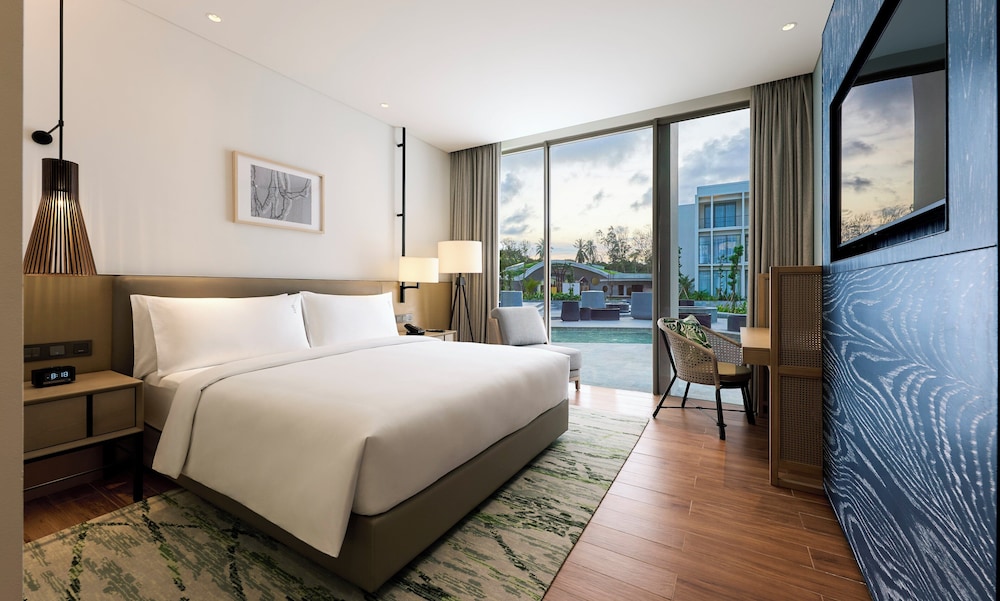 2 Bedrooms, Family Suite, Single Bed, Pool Access