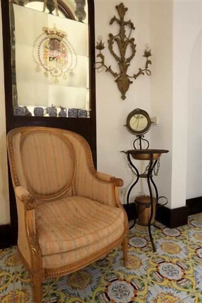 Hotel Torre Dei Borboni 8/72