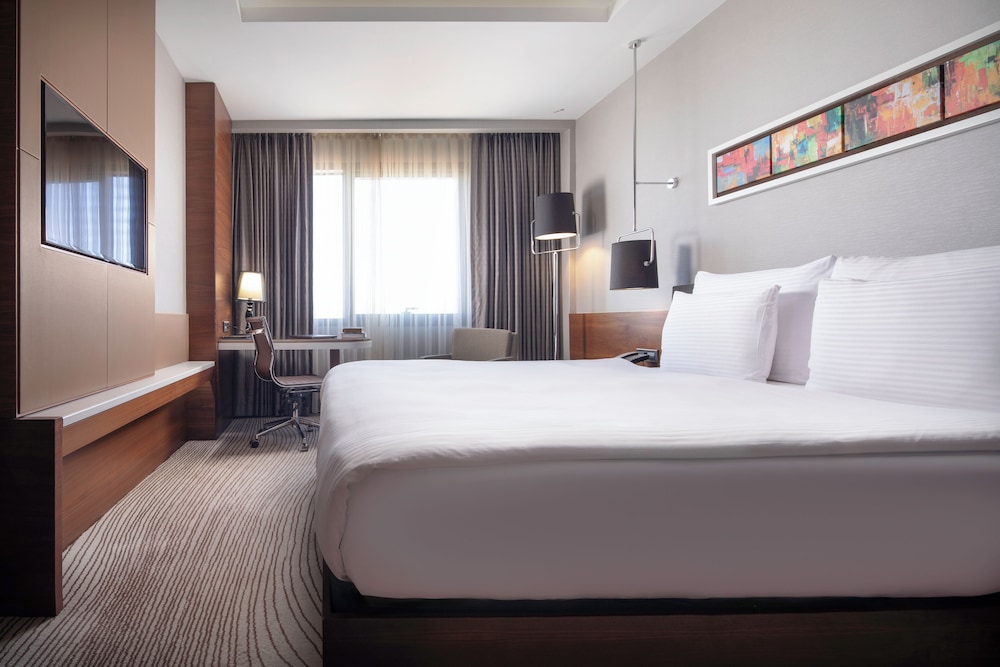 SUITE, QUEEN BED