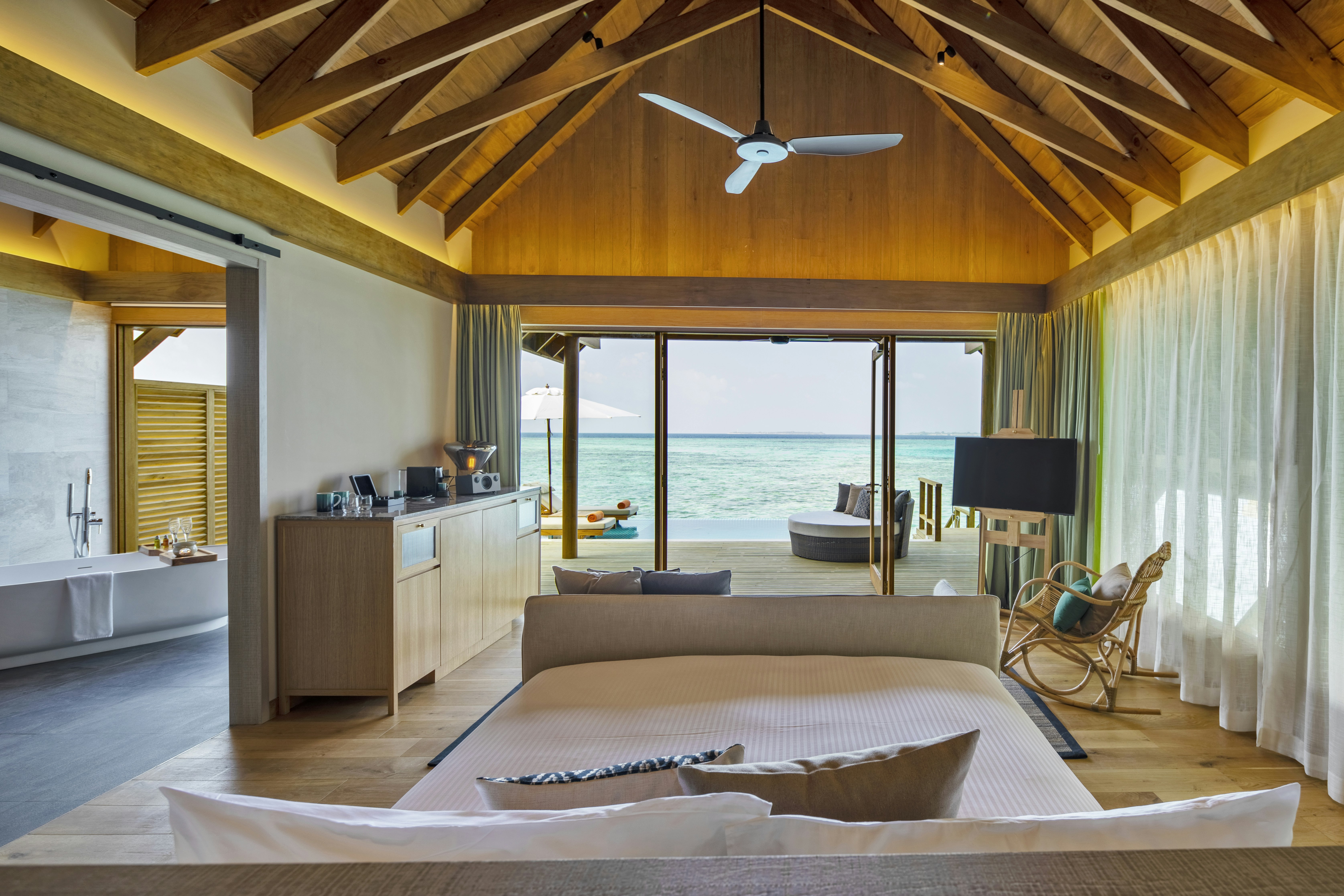 Emerald Faarufushi Resort and Spa 93/94