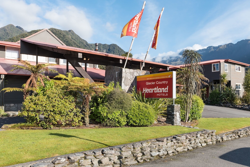 Heartland Hotel Glacier Country 22/25