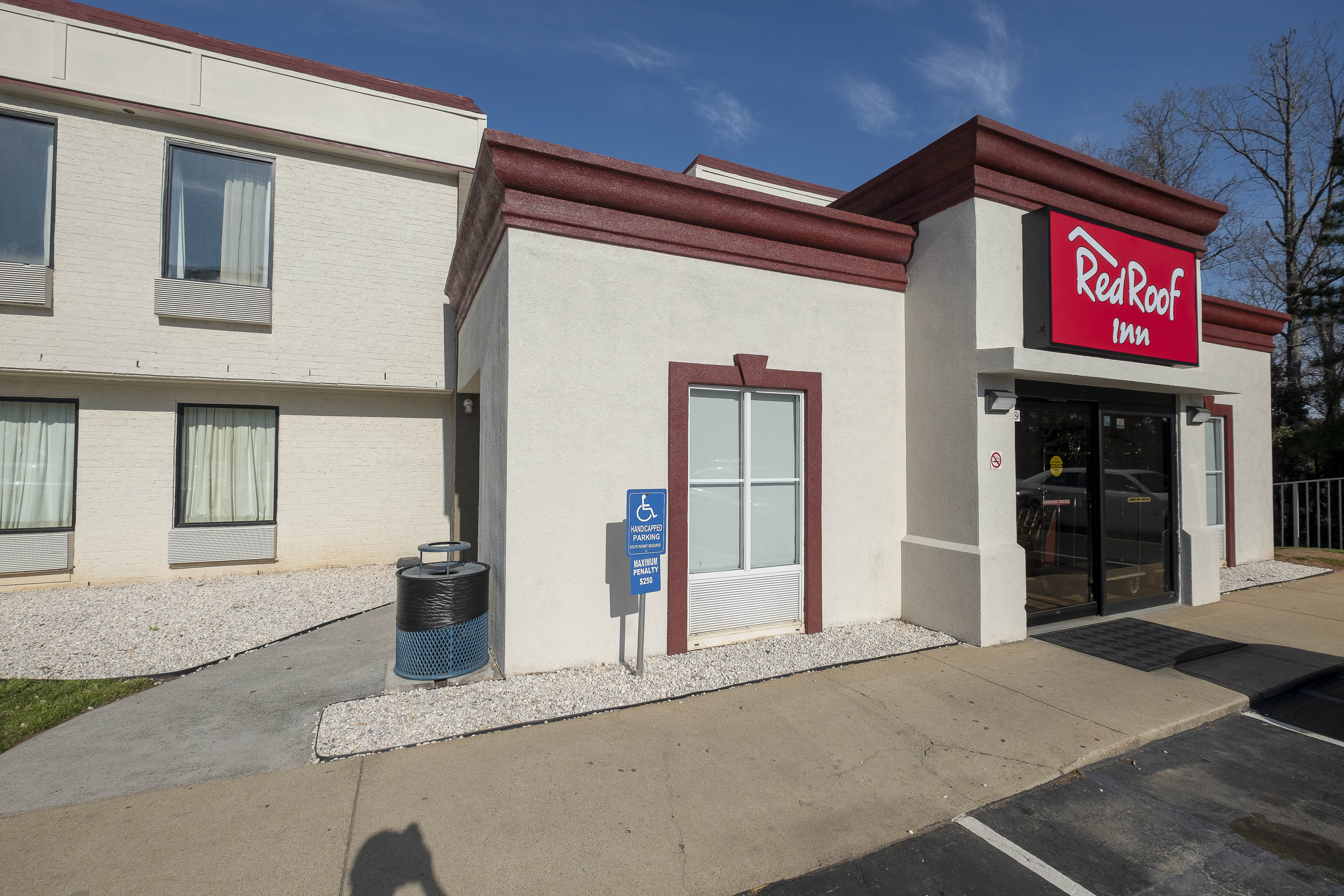 Red Roof Inn Raleigh North-Crabtree Mall/Lenovo Center 34/34