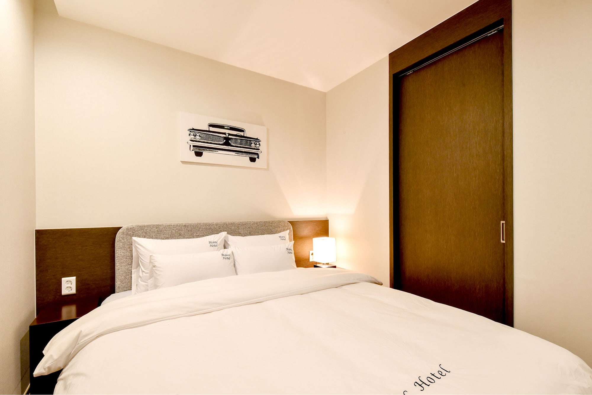 EXECUTIVE, SUITE