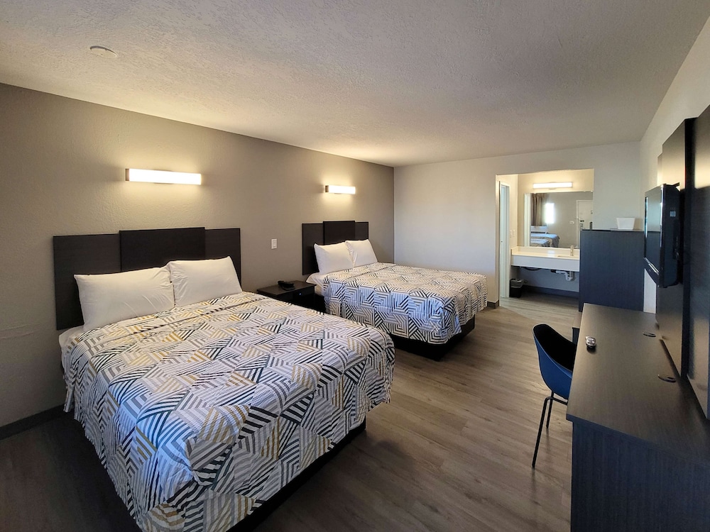 DELUXE, 2 QUEEN BEDS