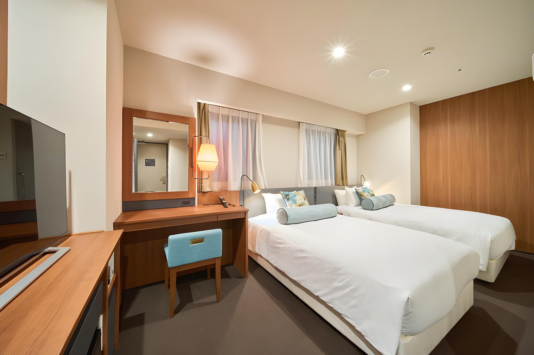 Universal, Twin Beds