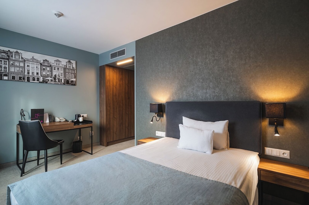 ROOM, SINGLE