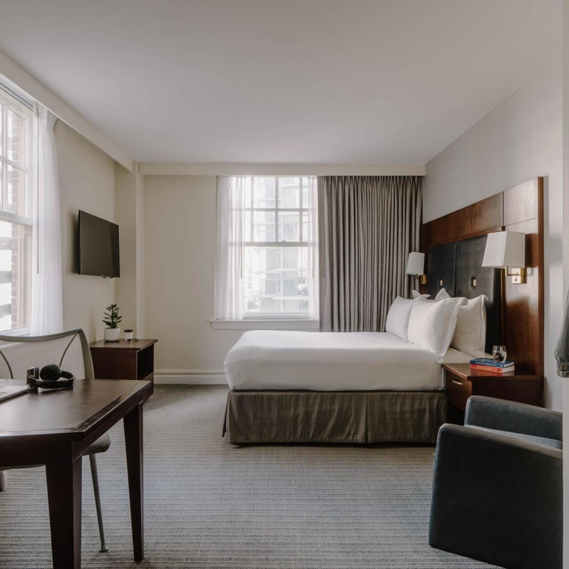غرفة سوبيريور بسرير كوين، Club Quarters Hotel Downton Houston 4/6