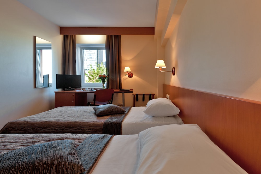 STANDARD, DOUBLE OR TWIN BED