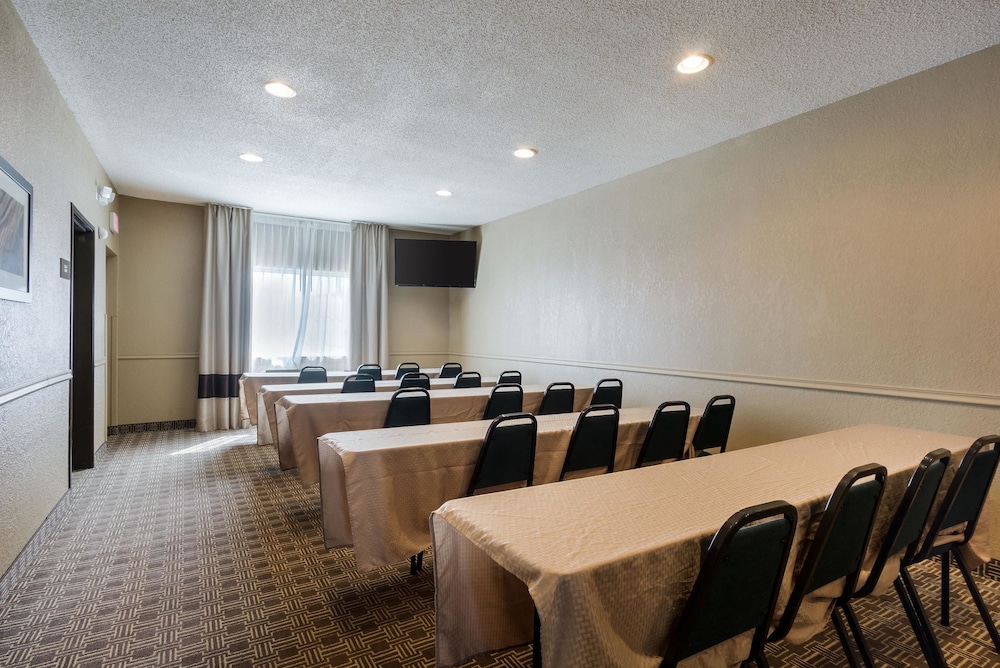 Comfort Inn & Suites Bellevue - Omaha Offutt AFB 37/42