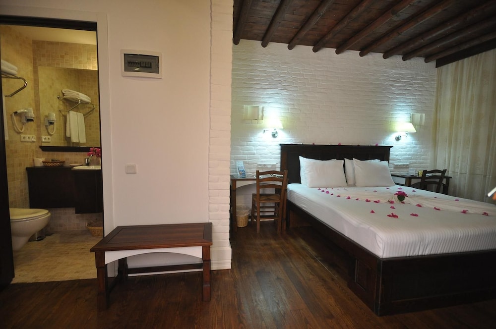 El Vino Hotel Suites 8/50