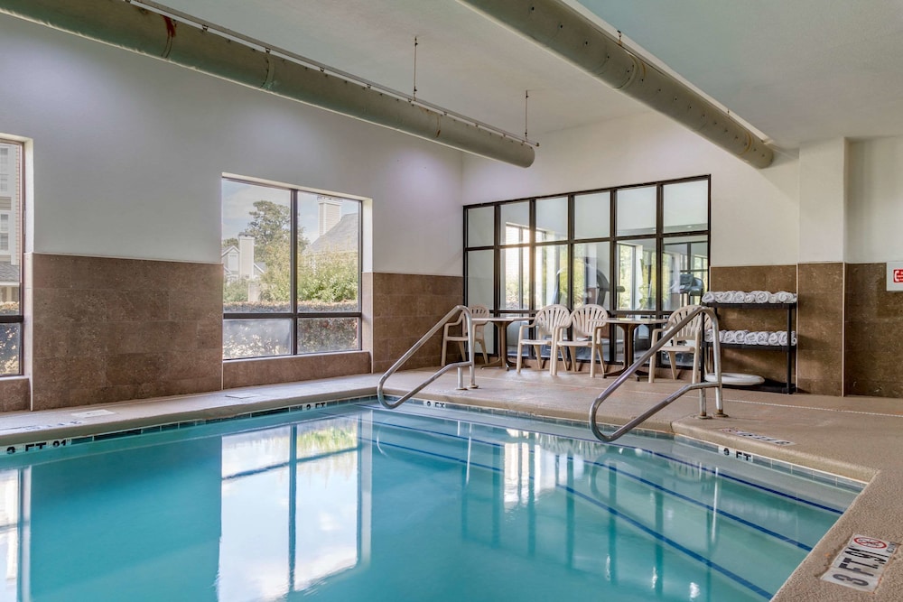 Comfort Suites Savannah Gateway I-95 25/38