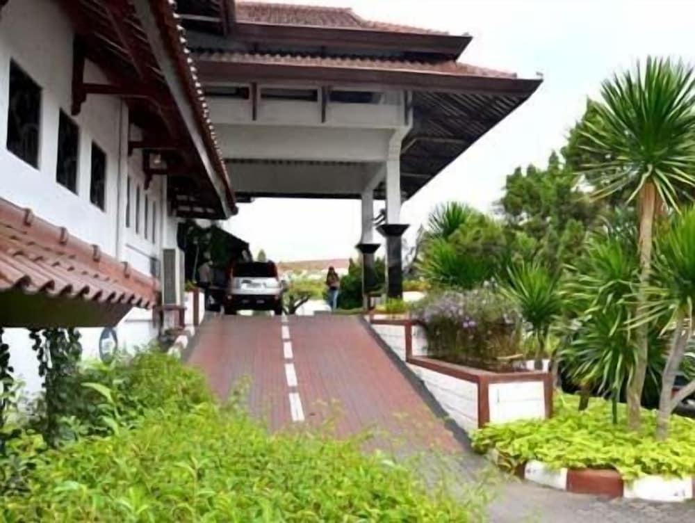 Bahari Inn Tegal 34/36