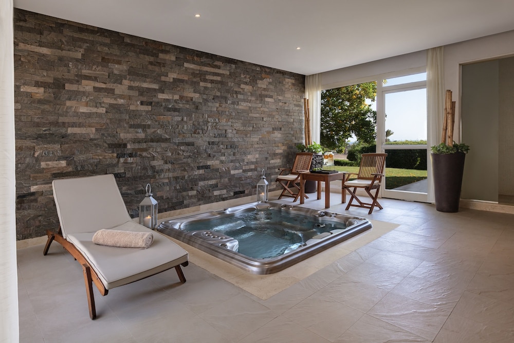 swimming pool spa