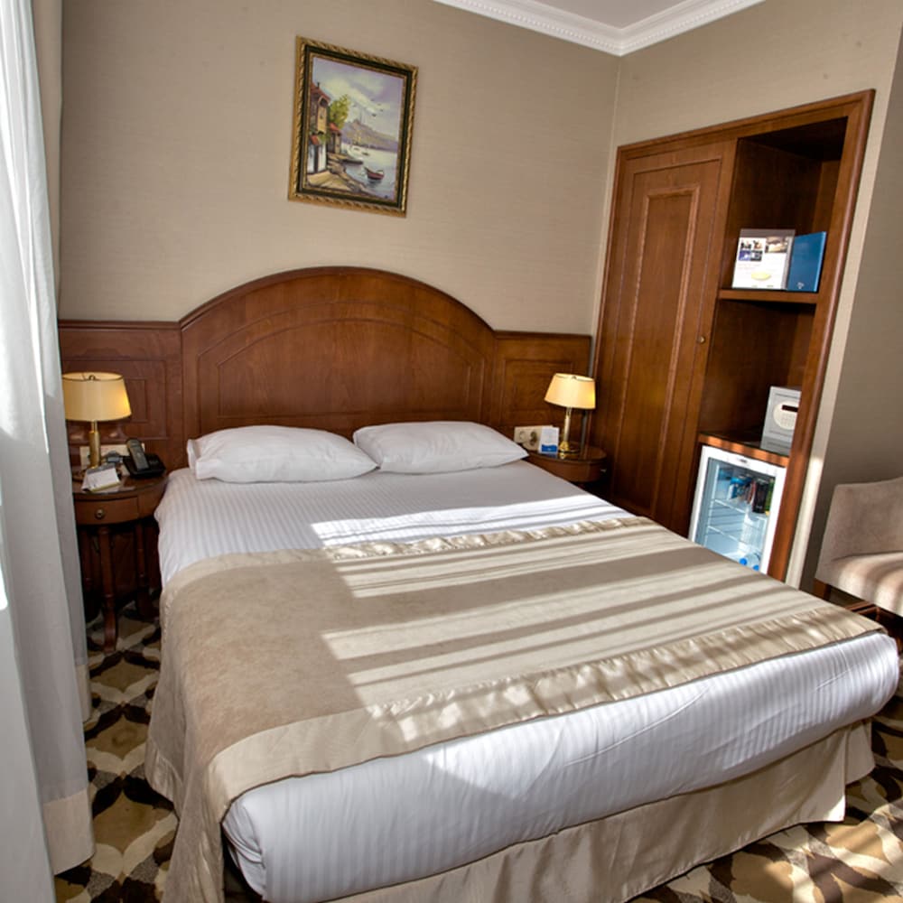 Tilia Hotel 11/50
