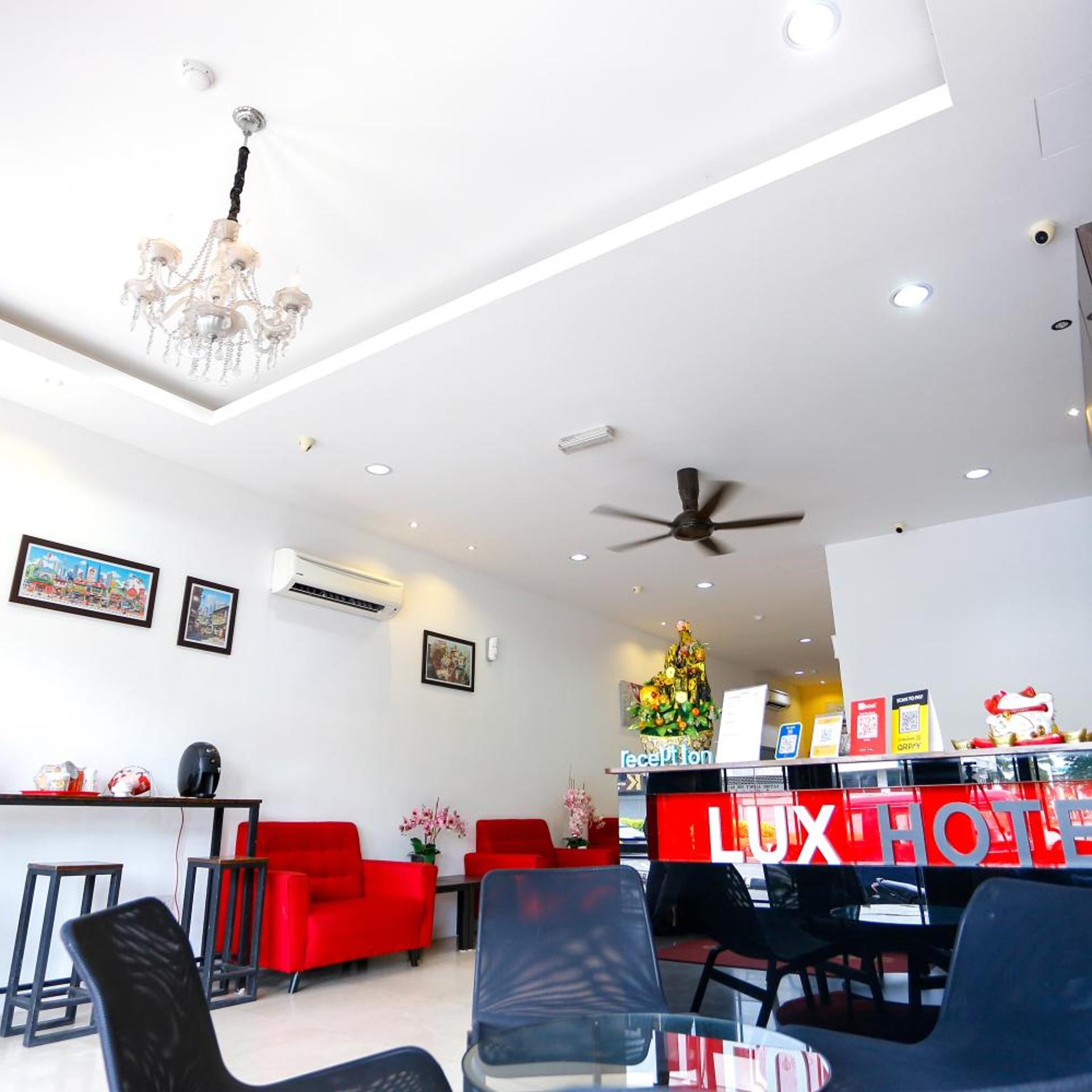 Lux Hotel 25/27