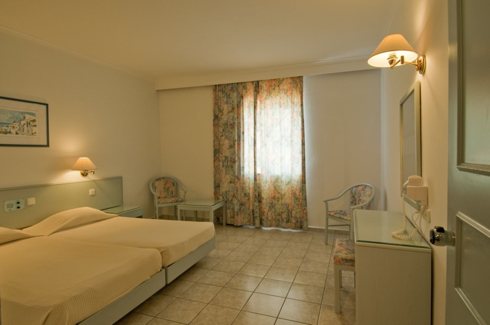 FAMILY, 4 BEDS