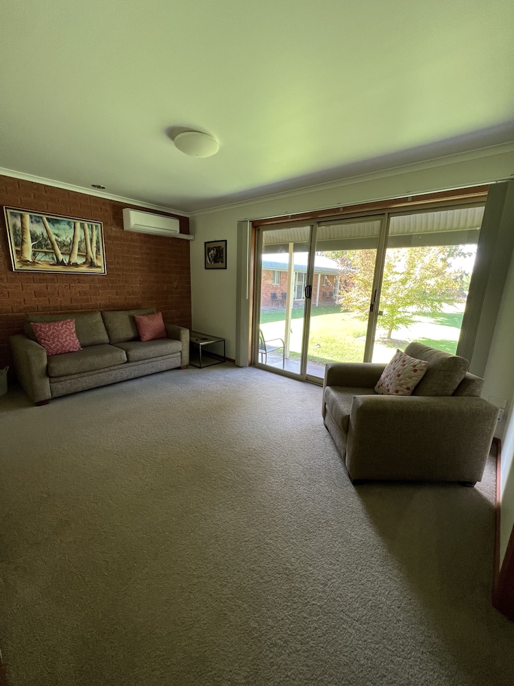 Greenways Holiday Units 5/22