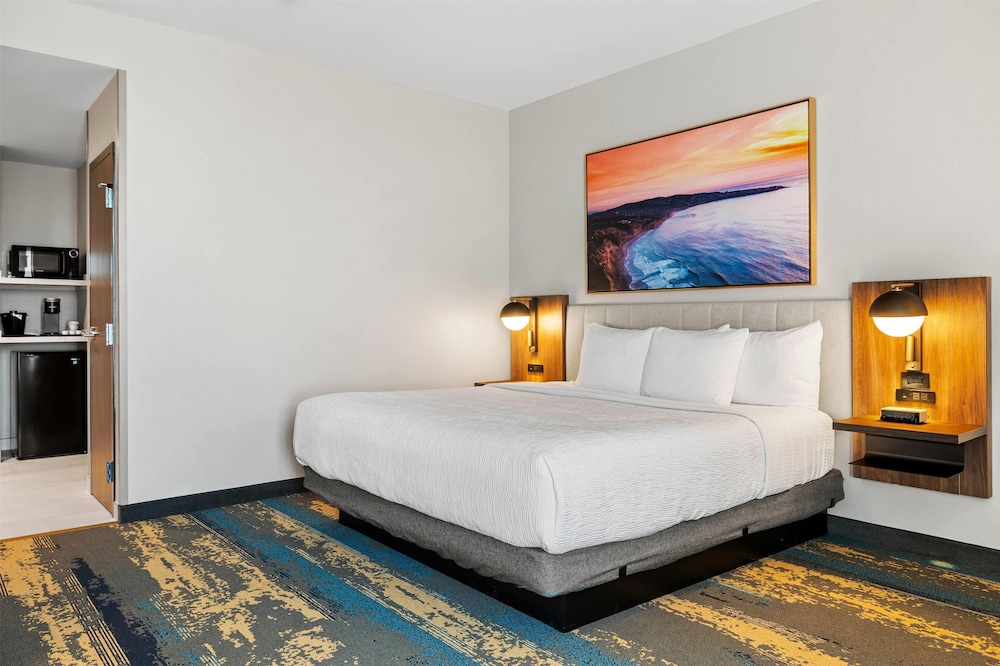 La Quinta Inn and Suites by Wyndham La Habra 22/60