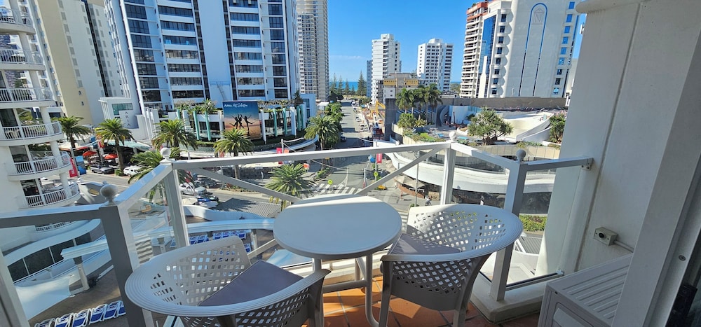 Broadbeach Holiday Apartments 33/50