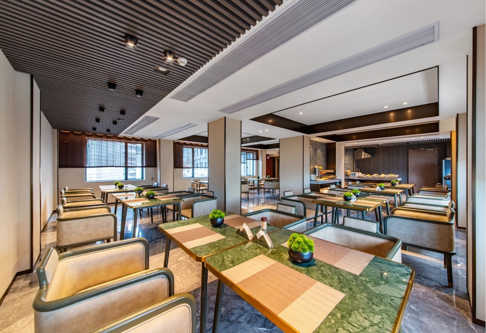 Yuezhi Hotel (Guangzhou Yuexiu Park Subway Station Store) 51/63