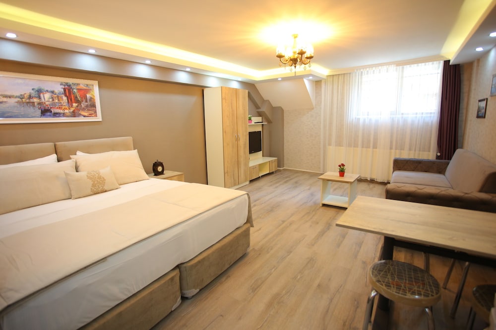 La Casa Suites 5/34