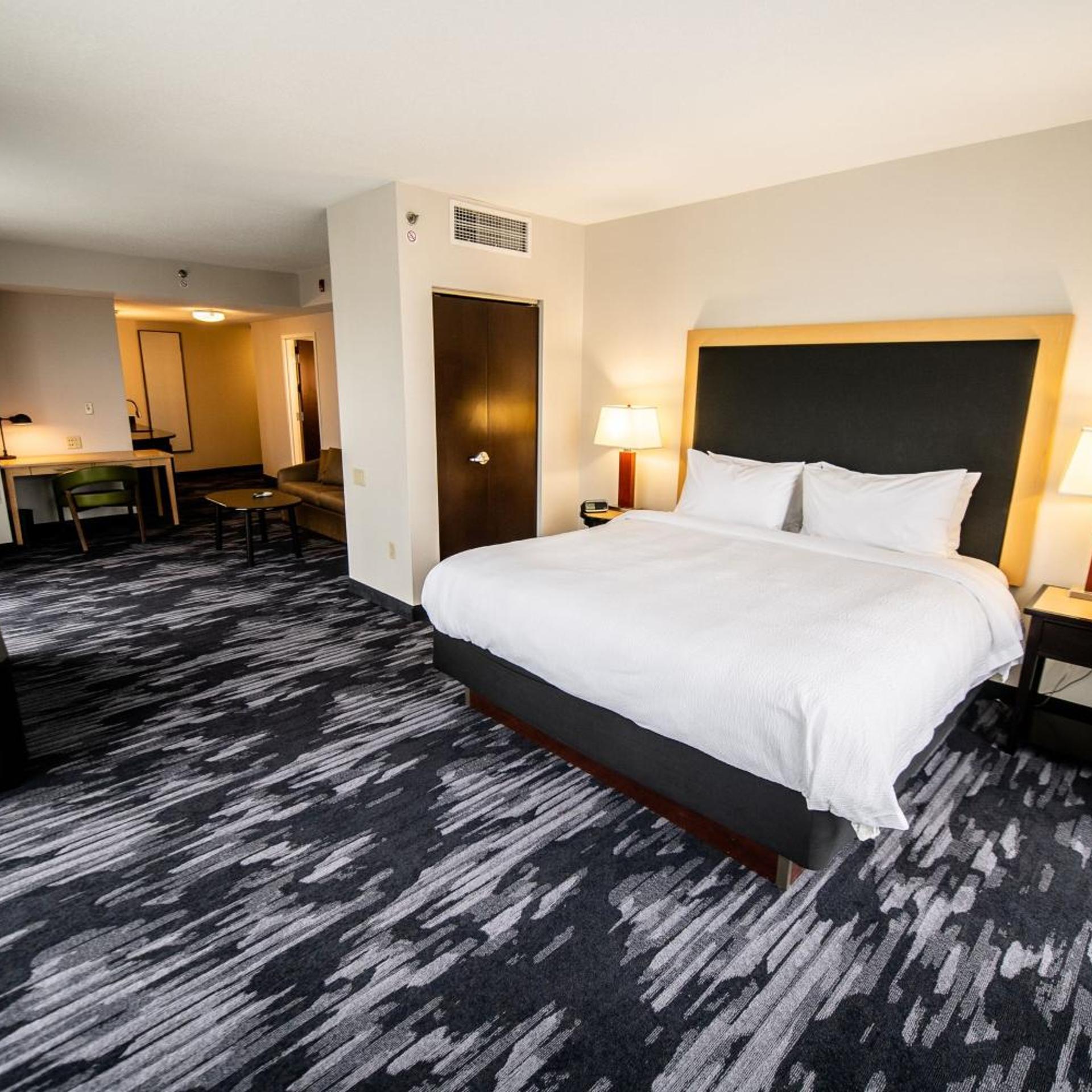 Suite, King Bed, Sofa