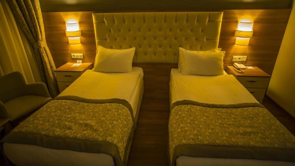Parion Hotel 26/67
