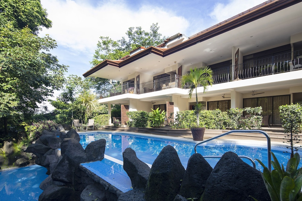 Pumilio Mountain Ocean Hotel 5/50