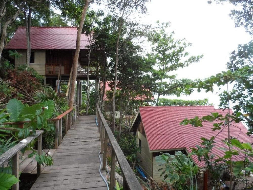 Jungle Hill Beach Bungalow 6/63