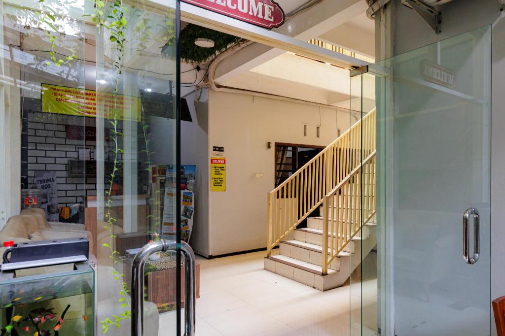 RedDoorz Plus near Malang Town Square 2/50