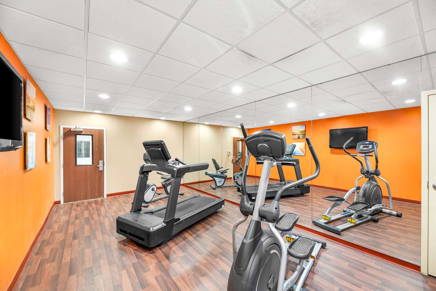 Comfort Suites Orlando International Airport 23/35