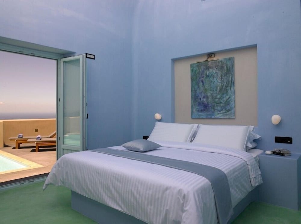 Voreina Gallery Suites 9/50