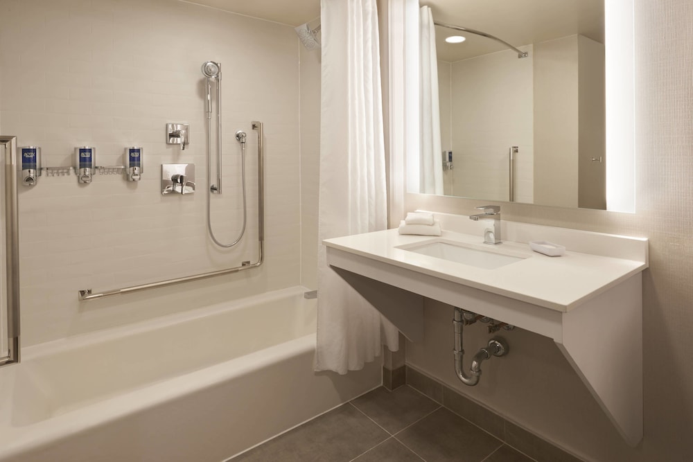 Four Points By Sheraton Hamilton Stoney Creek 10/33