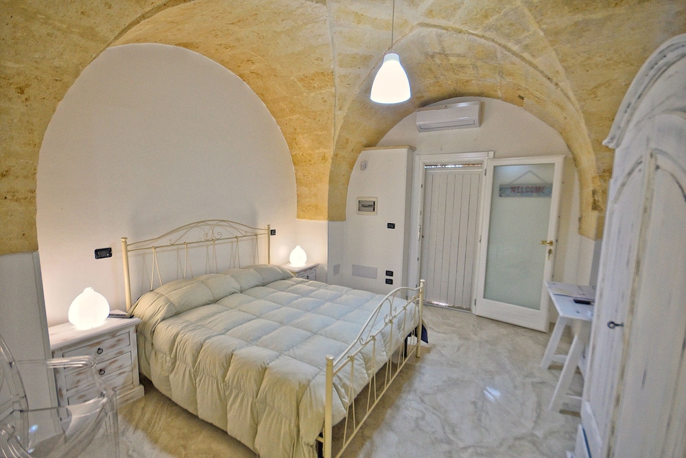Spa, Suite, Queen Bed, Hot Tub