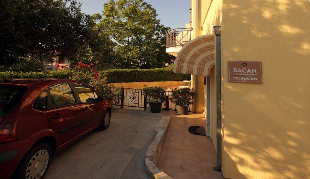 Bacan Serviced Apartments 6/64