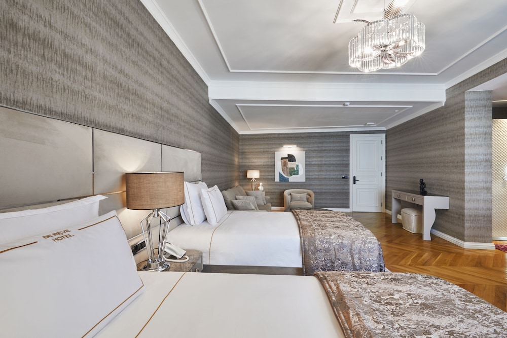 DELUXE, TWIN BEDS
