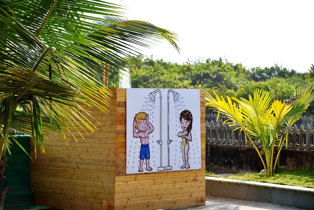 Majestic Beach Comforts 8/33