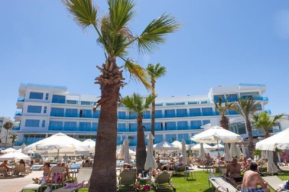 Vrissaki Beach Hotel 4/50