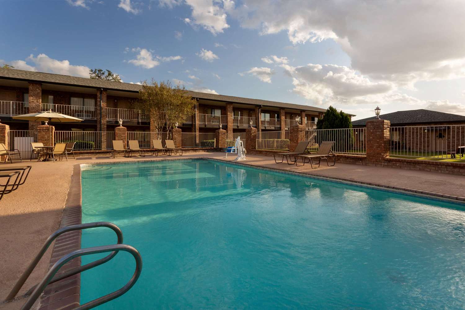 Super 8 by Wyndham Universal City 8/55