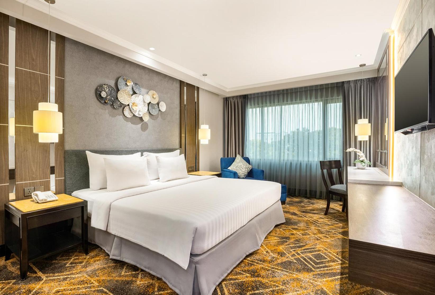 Tropicana, Aston, Suite, Queen Bed