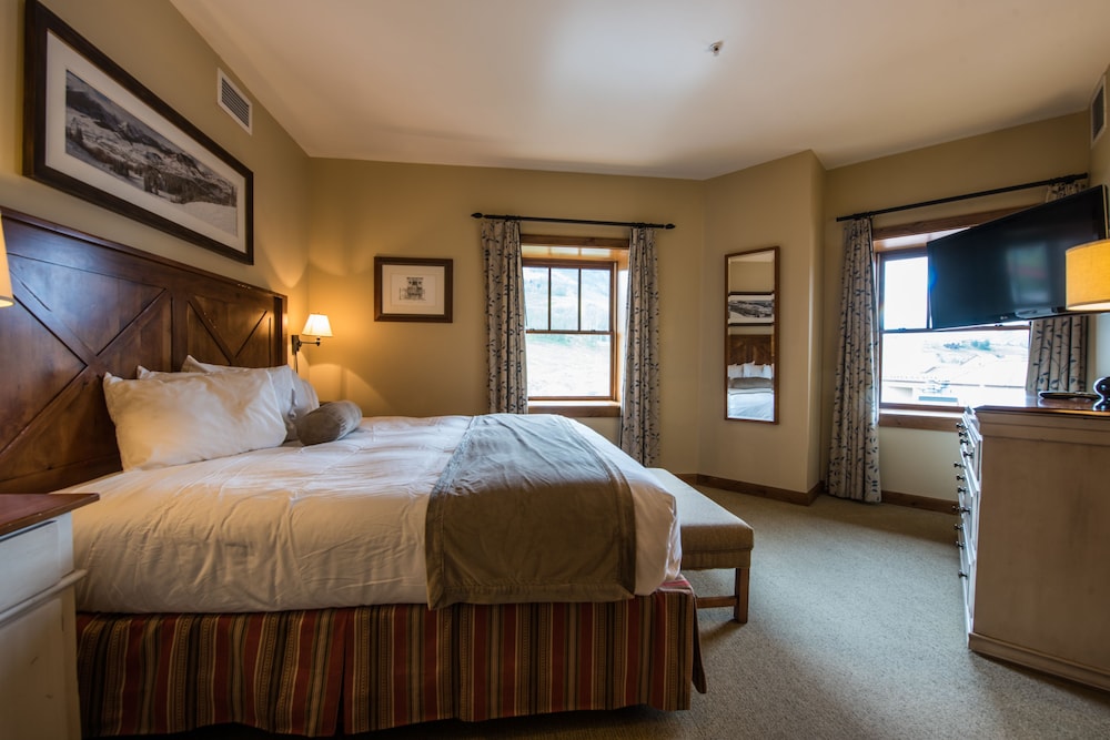The Lodge At Mountaineer Square 16/34