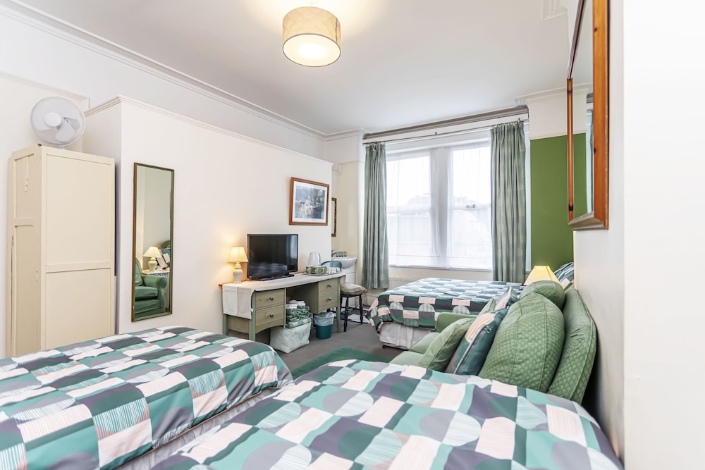 The Ravensbourne Hotel 40/51