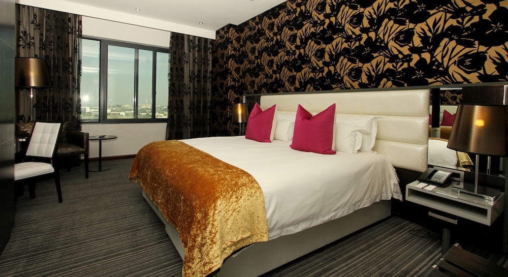 غرفة ديلوكس بسريرين منفصلين بإطلالة جزئية على البحر، Coastlands Umhlanga Hotel 3/5
