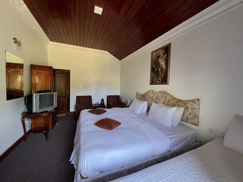 Tea Bush Hotel 16/71