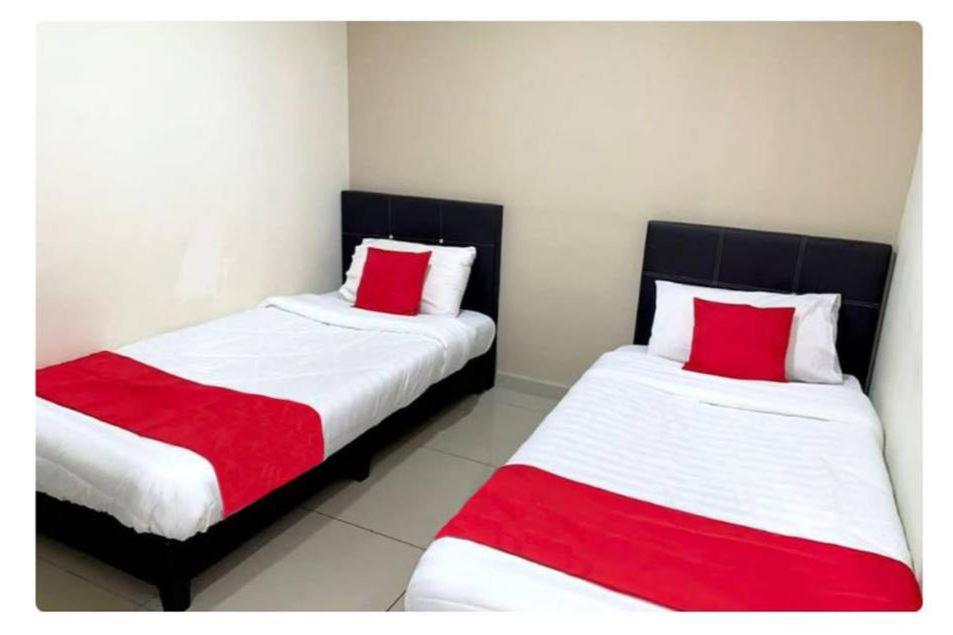 Oyo 89902 Semerah Suites Homestay Pontian 8/18