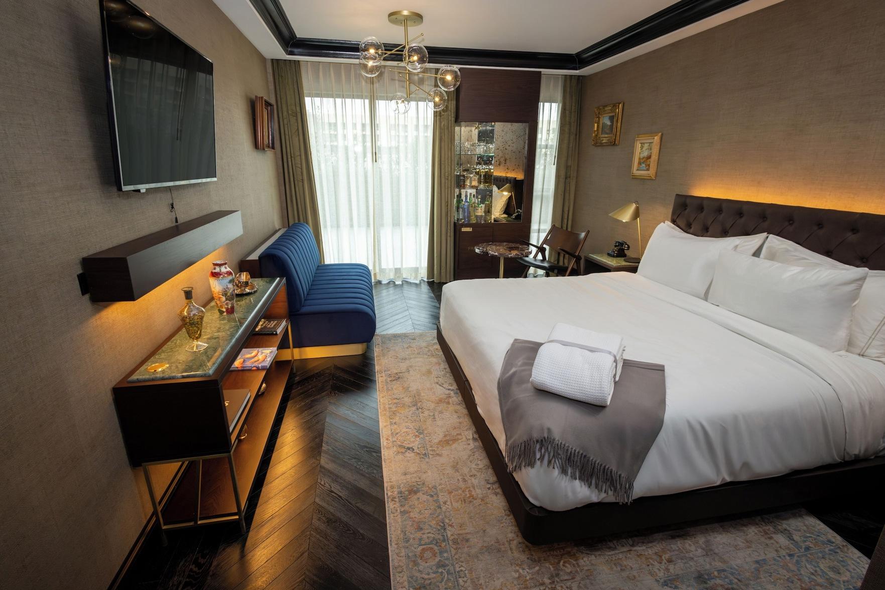Superior, King Bed, City View, Accessible