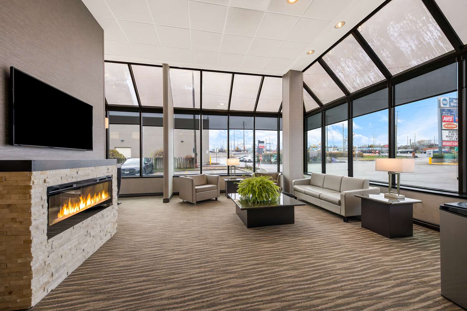 Best Western Voyageur Place Hotel 2/8